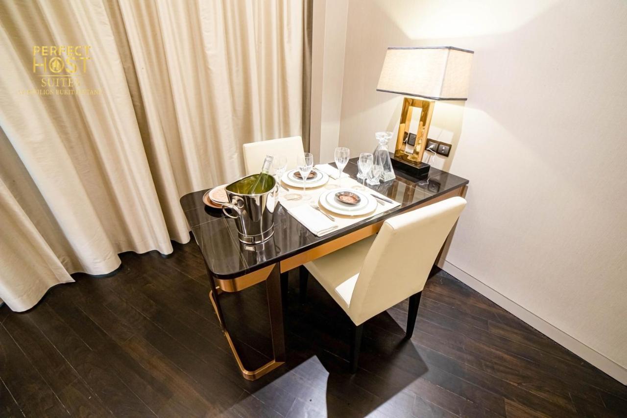 Ph Suites At Pavilion Bukit Bintang Kuala Lumpur Kültér fotó A table in a hotel room